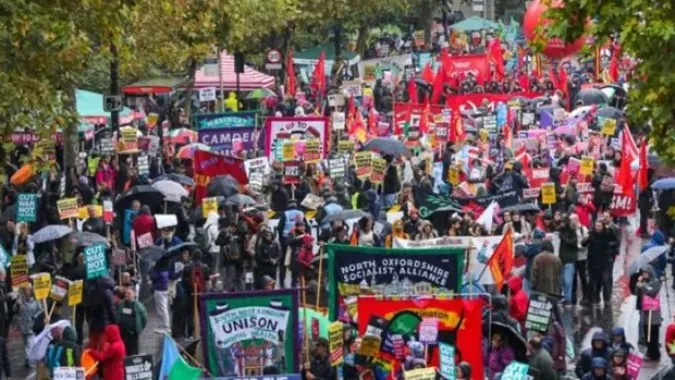 Anh quyết không đàm phán lương với y tá, bất chấp làn sóng đình công lớn nhất 106 năm