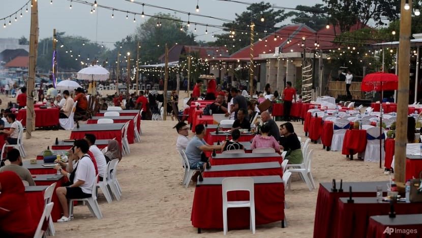 Khách du lịch e ngại tới Indonesia vì luật cấm quan hệ tình dục ngoài hôn nhân, chính quyền phân bua