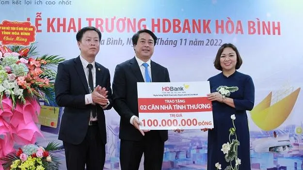 Tiếp tục mở rộng mạng lưới trên cả nước, HDBank phục vụ thêm hàng triệu khách hàng