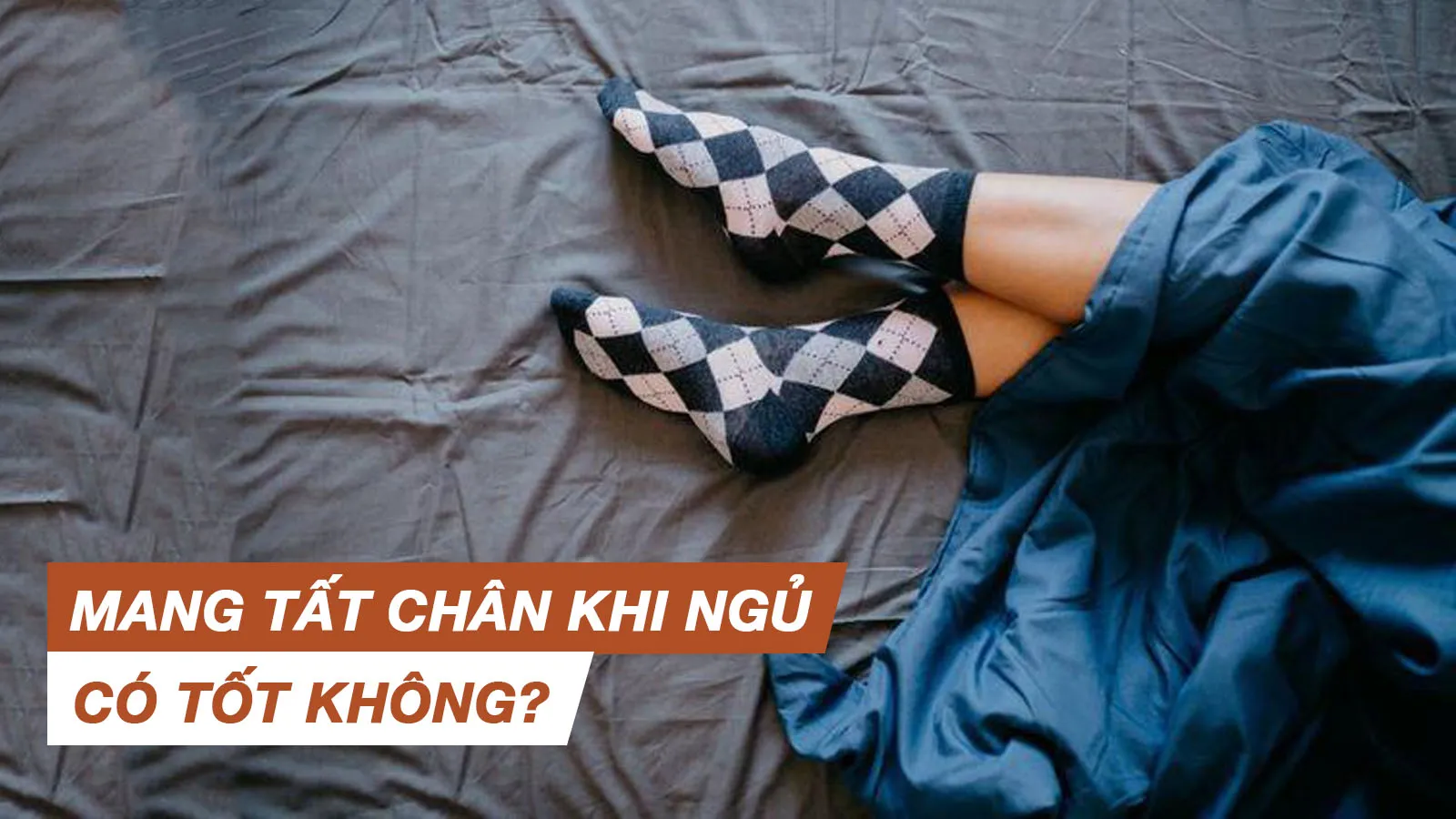 Những lợi ích khi mang tất đi ngủ không phải ai cũng biết