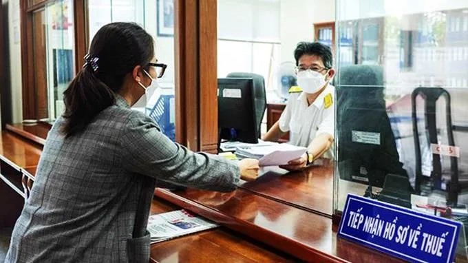 TP.HCM và Hà Nội cán mốc thu thuế trên 300.000 tỉ đồng