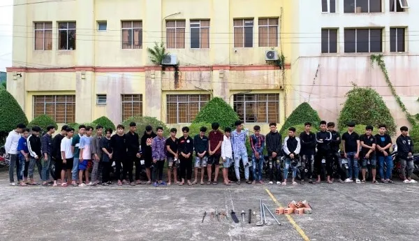 Bạc Liêu: Bắt nhóm thanh niên mang hung khí chuẩn bị “trả thù”