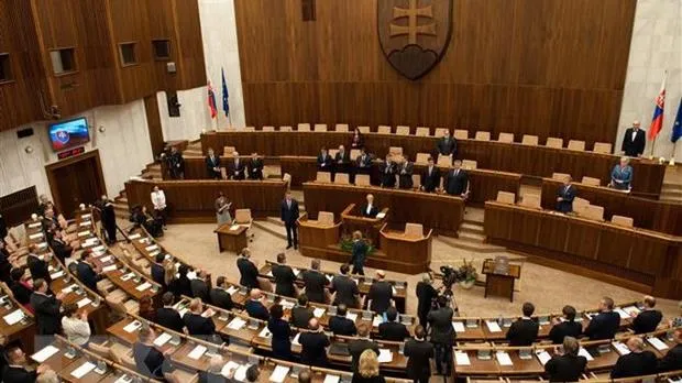 Tổng thống Slovakia bãi nhiệm chính phủ của Thủ tướng Heger dọn đường bầu cử sớm