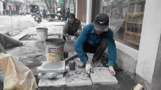Hà Nội: Nhiều tồn tại trong lát đá vỉa hè nhưng… riêng đá lát vẫn tuân thủ tiêu chuẩn Việt Nam