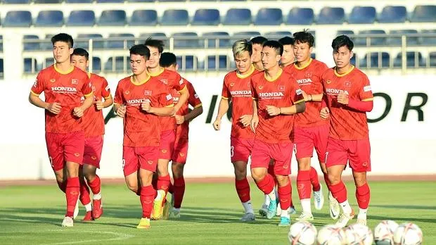 Tuyển Việt Nam: Chốt danh sách dự AFF Cup, lộ diện HLV thay thầy Park