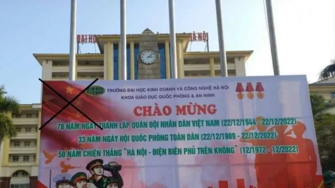 Bộ GD-ĐT nói gì về việc trường ĐH in pano có hình cờ Trung Quốc?