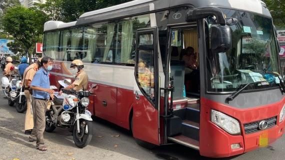 Xe khách chạy tuyến cố định bỏ bến ra ngoài hoạt động sẽ bị xử lý