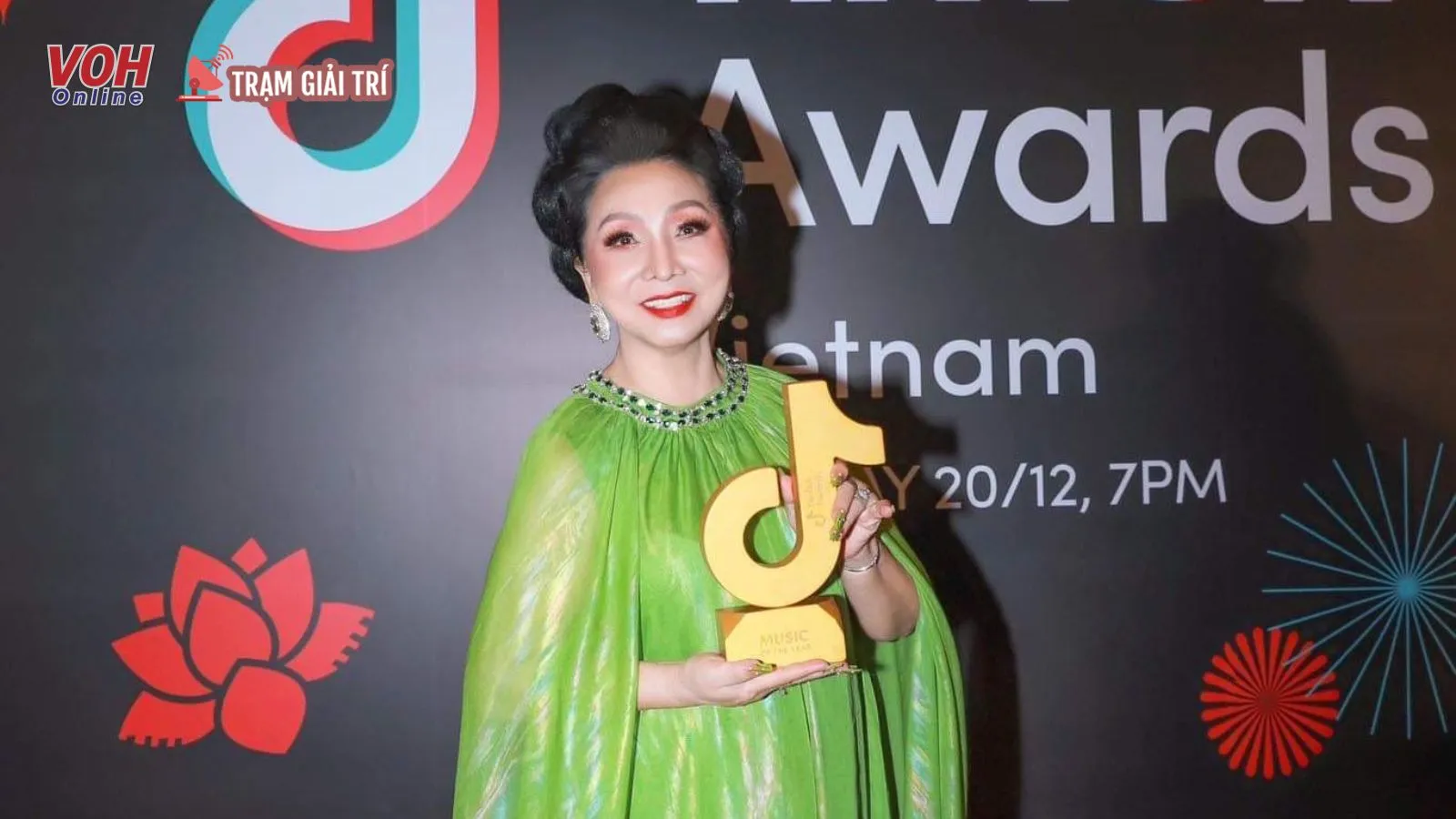 NSND Tiến sĩ Bạch Tuyết - cô đào hát U80 thắng giải tại TikTok Awards 2022