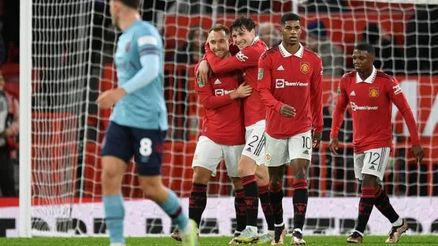 EFL Cup: Eriksen và Rashford đưa MU thẳng tiến tứ kết