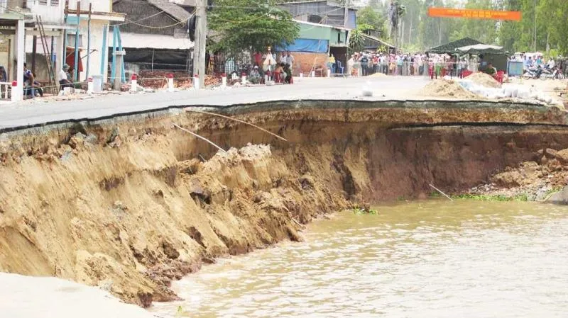 Điểm tin trưa 23/12: Mỗi năm ĐBSCL mất 500 ha đất | Trung tâm dạy lái xe có nguy cơ dừng đào tạo