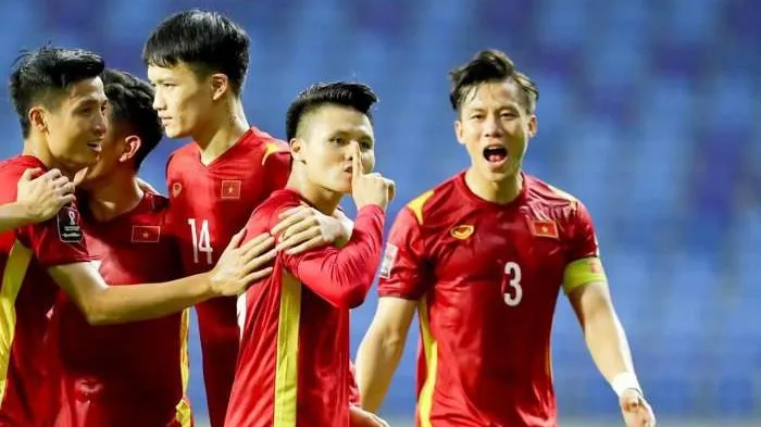 Tuyển Việt Nam: 5 năm liên lọt top 100 thế giới, Quang Hải tập nhẹ