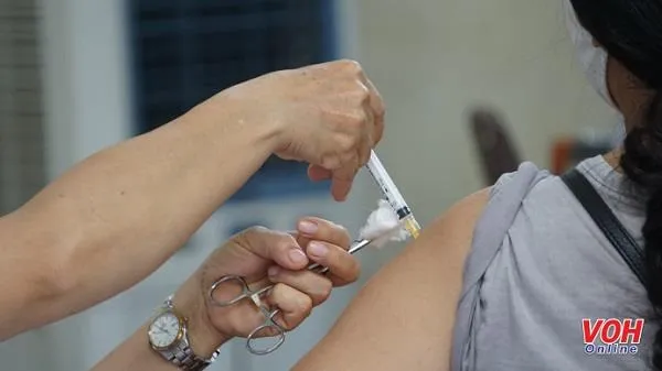 30 ngày, cả nước ghi nhận 12.008 ca mắc COVID-19