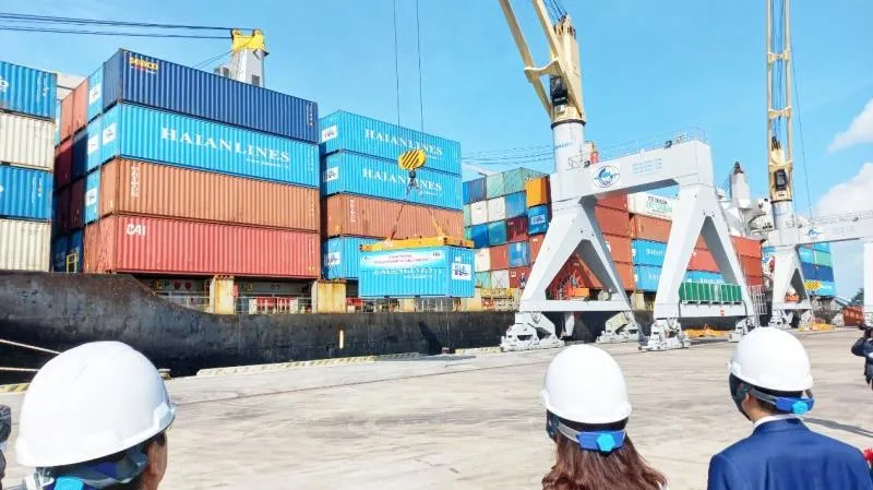Thừa Thiên Huế: Đưa vào khai thác tuyến vận tải container tại Cảng Chân Mây