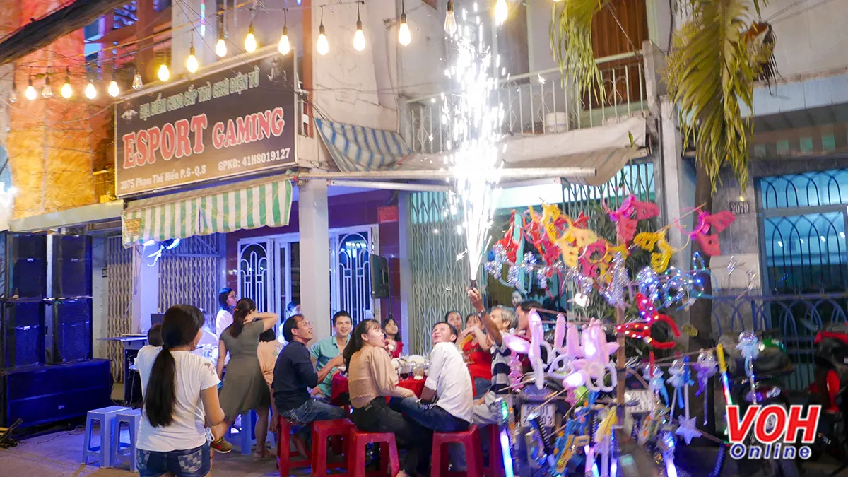 Cách sử dụng pháo hoa đúng luật và mua pháo hoa hợp pháp trong dịp Tết Quý Mão 2023