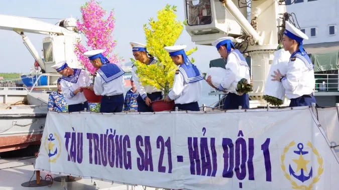 Thăm, động viên chúc tết tại Nhà giàn DK-I và huyện Côn Đảo