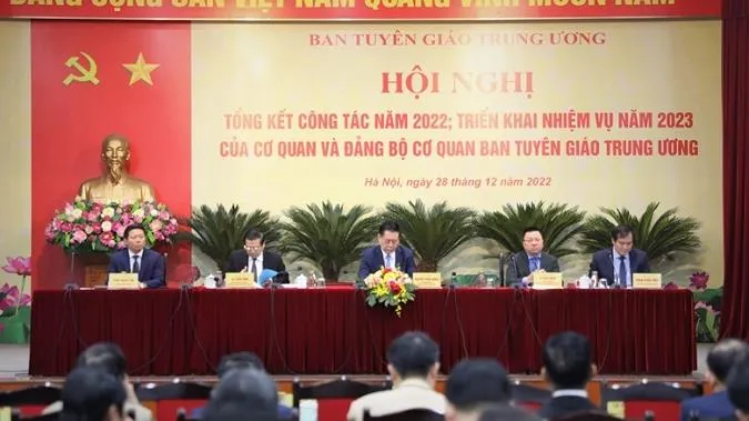 Thực hiện hệ giá trị quốc gia, gia đình và chuẩn mực người Việt Nam
