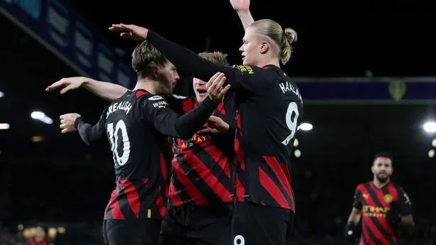 Haaland lập cú đúp giúp Man City trở lại ngôi nhì Ngoại hạng Anh