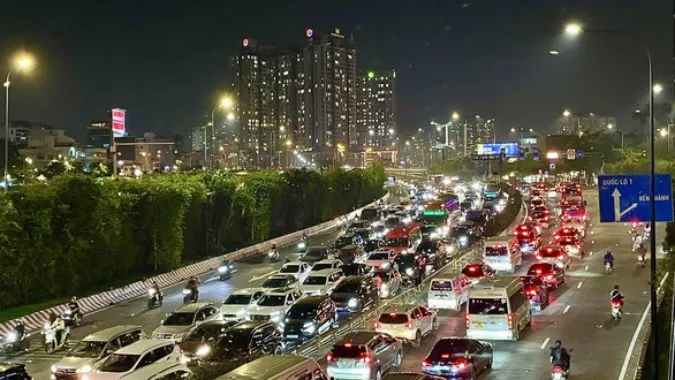 Va chạm liên hoàn, hầm Thủ Thiêm kẹt cứng