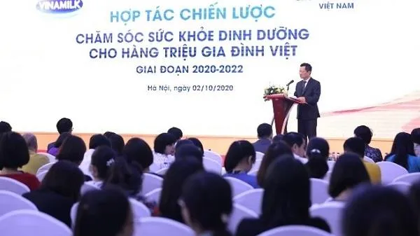 Vinamilk và CLB Điều dưỡng trưởng Việt Nam tiếp tục triển khai lớp tập huấn chăm sóc sức khỏe trẻ em