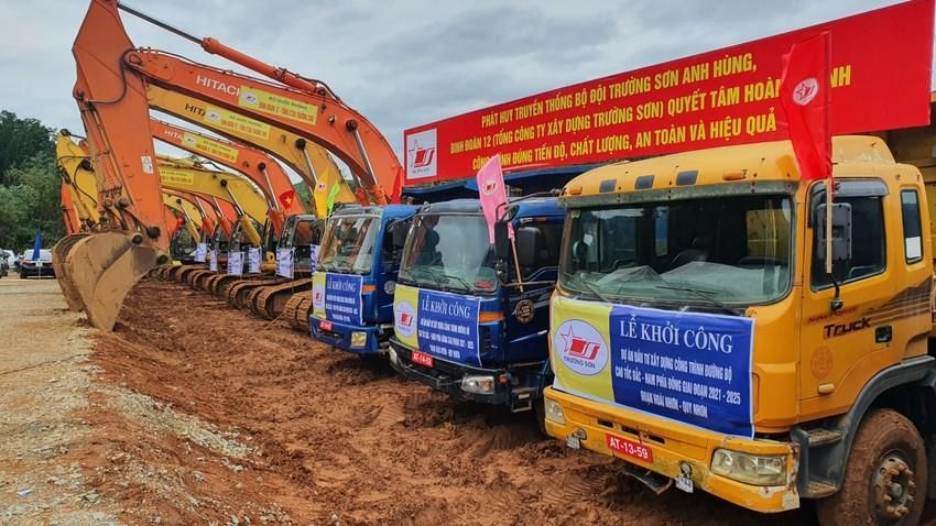 Sáng nay 1/1: Cao tốc Bắc - Nam đã đồng loạt khởi công ở 12 điểm