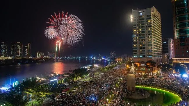 Mãn nhãn với màn pháo hoa tuyệt đẹp chào mừng năm mới 2023