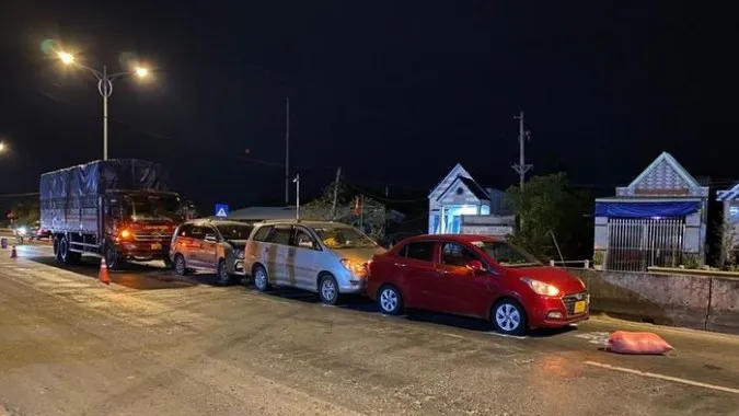 4 xe ôtô va chạm liên hoàn trên Quốc lộ 1