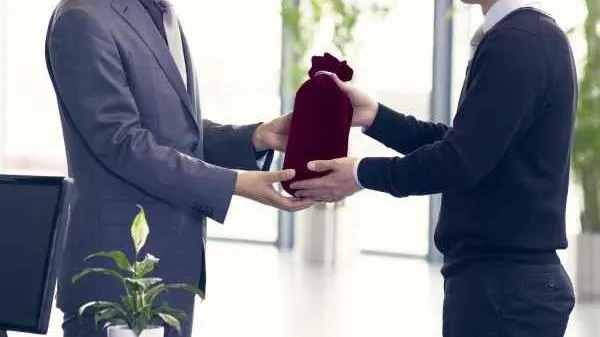 Chính phủ nghiêm cấm biếu, tặng quà Tết cho lãnh đạo các cấp dưới mọi hình thức