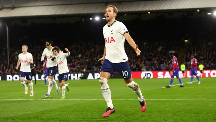 Tottenham bám sát top 4, West Ham thoát nhóm “cầm đèn đỏ”