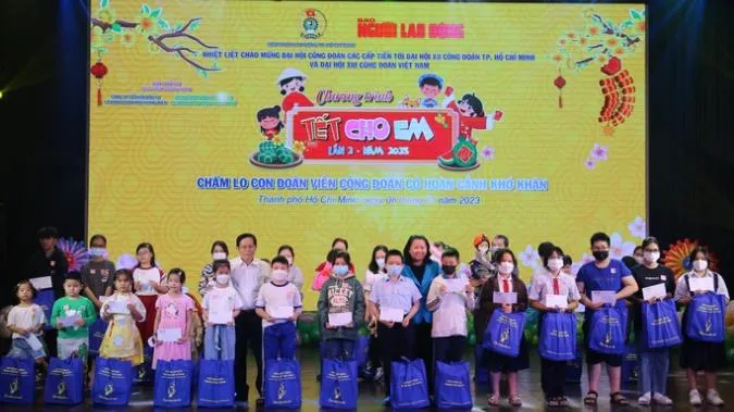 Tết cho em 2023: Mang Tết sớm đến với 300 thiếu nhi có hoàn cảnh khó khăn