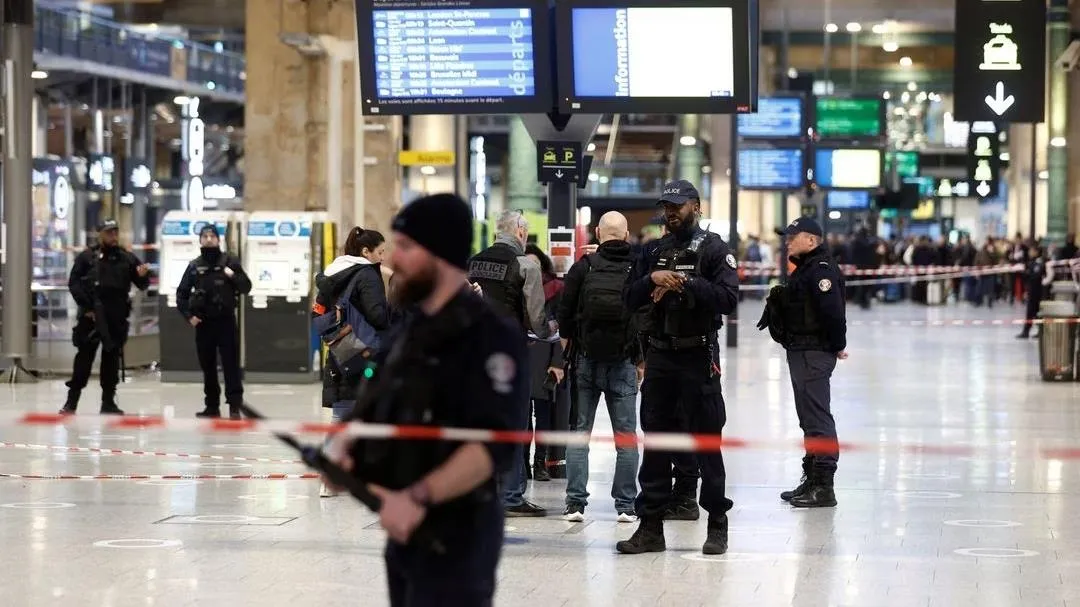 Pháp: Tấn công bằng dao tại một nhà ga đông đúc ở thủ đô Paris