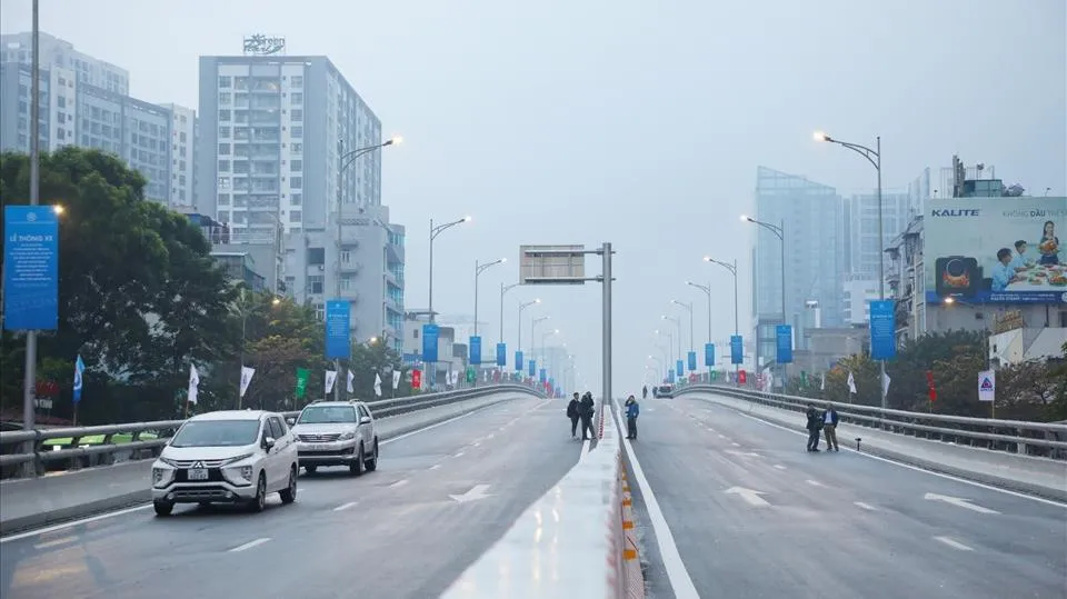 Điểm tin trưa 11/1: Hà Nội thông xe đường vành đai trên cao | Tiếp tục tăng lượng vé máy bay Tết