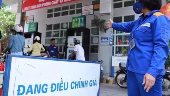 Chiều 11/1: Giá dầu giảm sâu, giá xăng tĩnh lặng