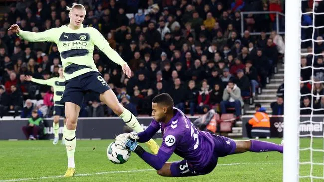 EFL Cup: Man City thua bạc nhược, MU đấu tân binh tại bán kết