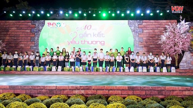 Hơn 500 phần quà Tết tặng cho trẻ em có hoàn cảnh khó khăn, mồ côi do Covid-19