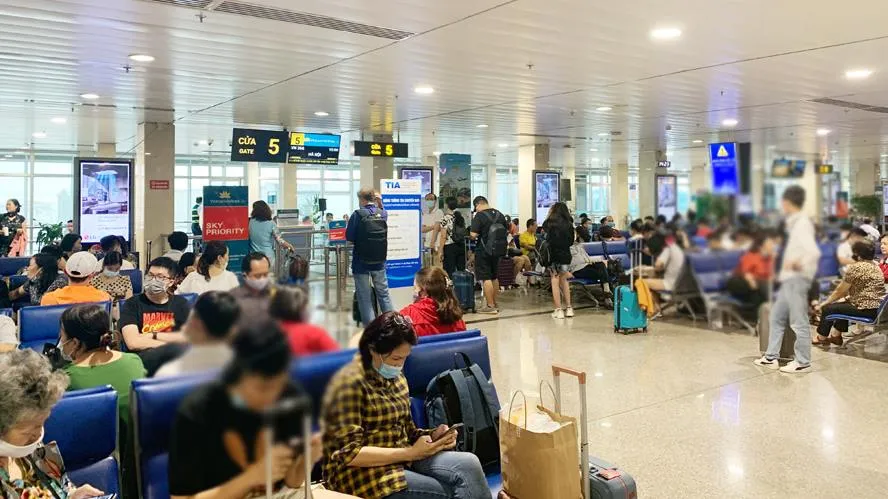 Ngày 14/1, khách qua sân bay Tân Sơn Nhất tăng cao
