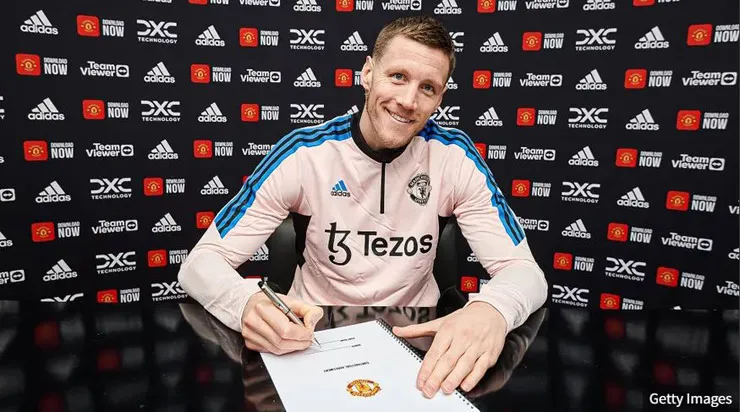 Premier League: MU có Weghorst, Aston Villa bằng điểm Chelsea