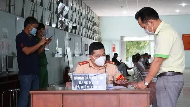 TPHCM: Tiếp nhận đăng ký xe đến ngày 28 tết, trả biển số đến trưa 30 tết