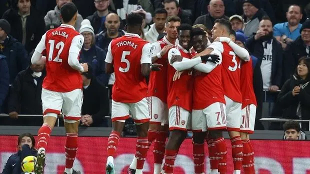 Arsenal vững ngôi đầu và cán mốc mới sau trận thắng Tottenham