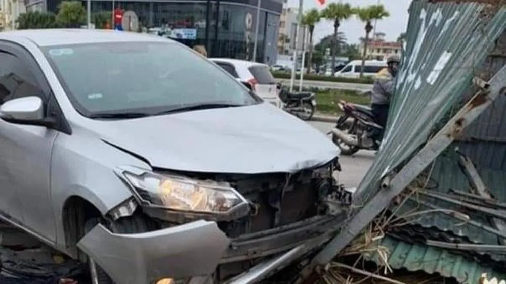 Tài xế lái ôtô lao thẳng vào 5 người đã ra đầu thú