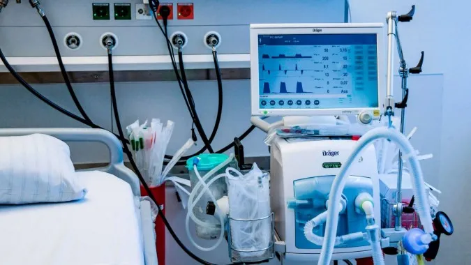 Nhiều gói thầu y tế chống dịch ở Hà Nội giá cao gấp 3 lần thị trường”