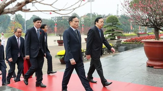 Lãnh đạo Đảng, Nhà nước vào Lăng viếng Chủ tịch Hồ Chí Minh, tưởng niệm các Anh hùng liệt sĩ