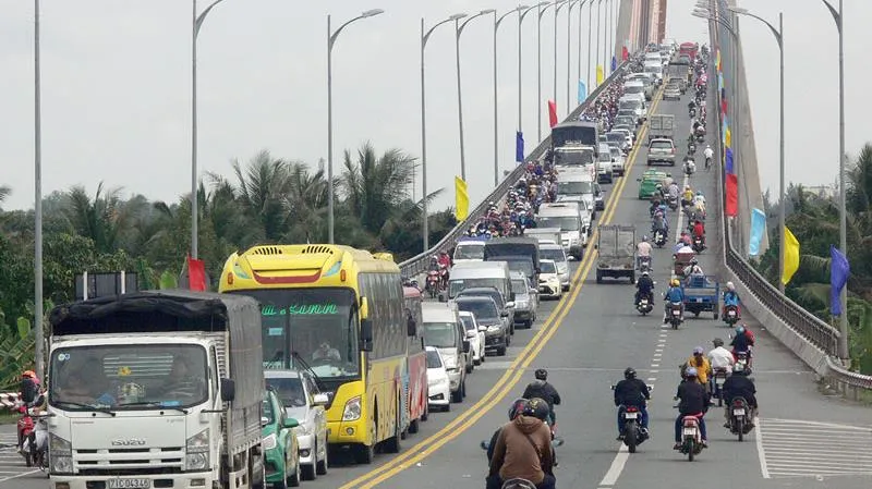 Điểm tin chiều 19/1: Xử phạt ô tô lấn làn ở cầu Rạch Miễu | Tài xế taxi trả lại 190 triệu cho khách