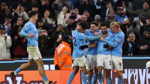 Man City còn kém Arsenal 5 điểm, Tottenham xa top 4