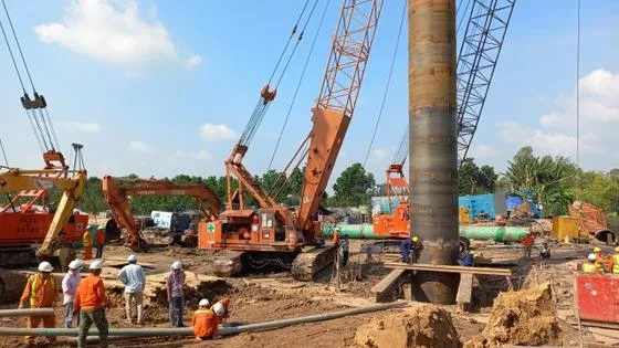 Đã đưa được thi thể bé Hạo Nam ra khỏi ống trụ bê tông