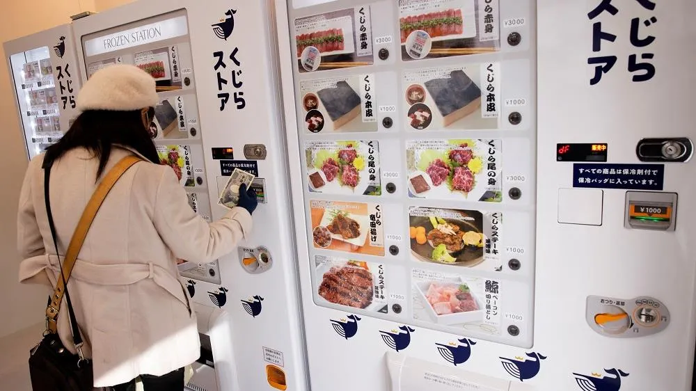 Nhật Bản: Bán thịt cá voi bằng máy bán hàng tự động