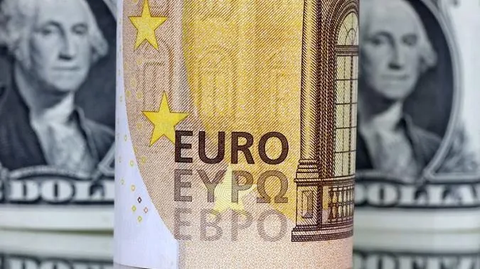 Đô la Mỹ giảm khi hoạt động thương mại eurozone giúp nâng đồng euro