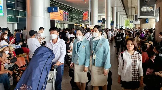 Điểm tin chiều 25/1: Sân bay Tân Sơn Nhất đón lượng khách kỷ lục; Triều cường bất ngờ ở Cần Thơ