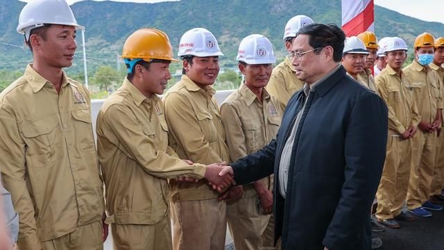 Cao tốc Nha Trang - Cam Lâm áp dụng công nghệ mới thi công dải phân cách