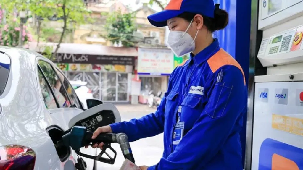 Năm 2022: Việt Nam đã nhập xấp xỉ 8,9 triệu tấn xăng dầu, tăng gần 28% so với năm 2021