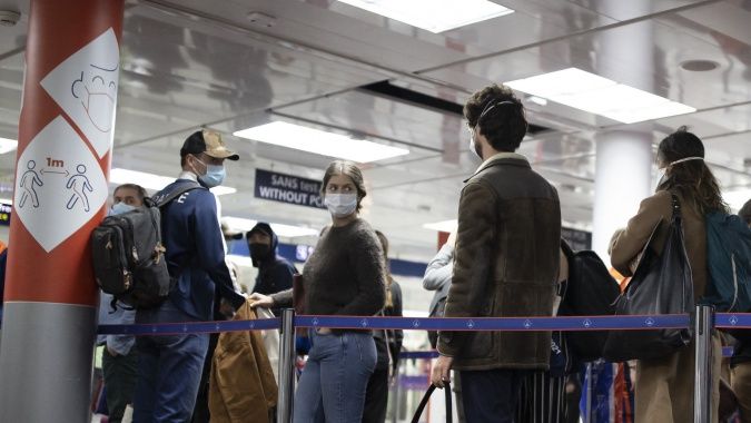 Pháp: Xét nghiệm ngẫu nhiên với người nhập cảnh từ Trung Quốc
